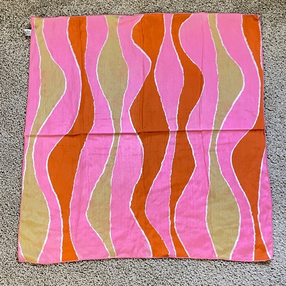 Scarves by Vera Accessories - Scarves by Vera 100% Silk Scarf Vintage Square 21" x 21"
